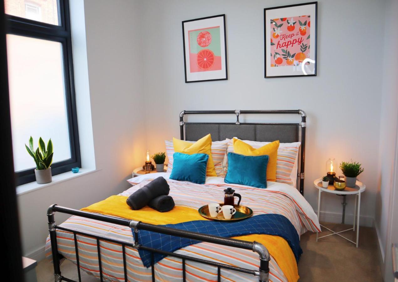 Urban Chic: Trendy 2-Bedroom with Smart Amenities Bournemouth Exterior photo