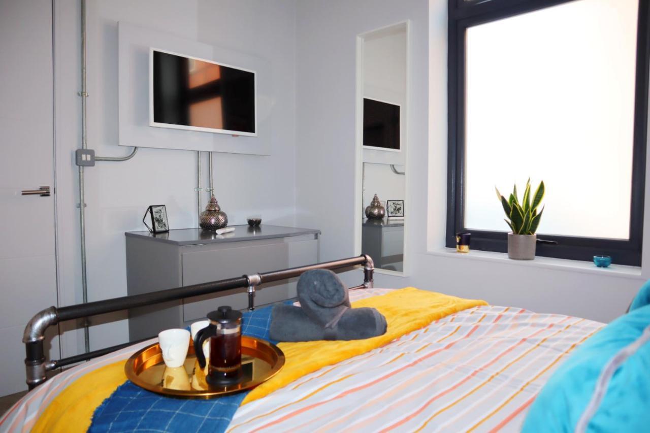 Urban Chic: Trendy 2-Bedroom with Smart Amenities Bournemouth Exterior photo