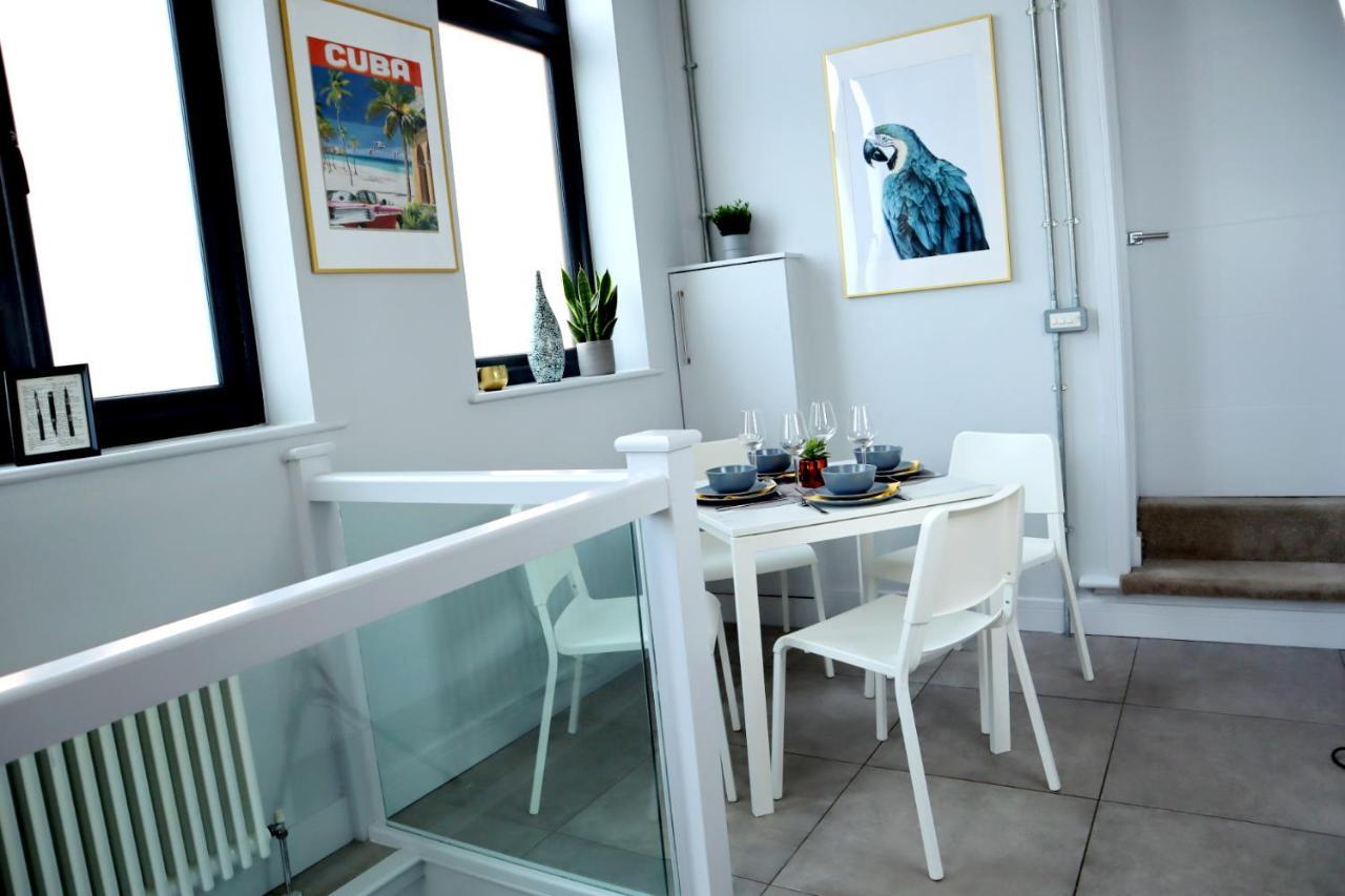 Urban Chic: Trendy 2-Bedroom with Smart Amenities Bournemouth Exterior photo